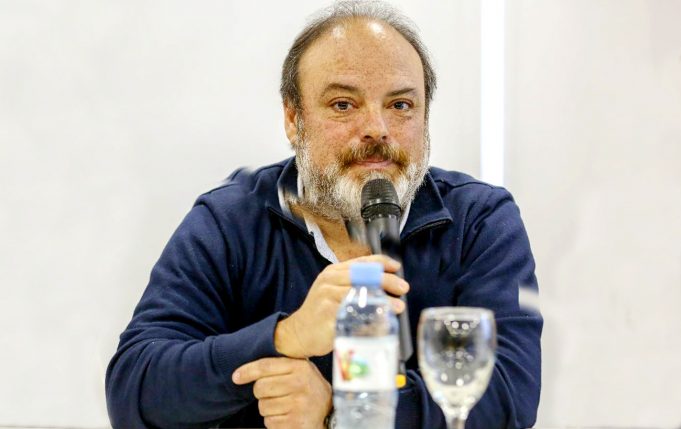 Le cumplen al poder económico