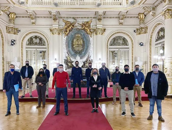 JUVENTUD del MOVIMIENTO OBRERO en su conjunto hacia el curso de Inteligencia Artificial