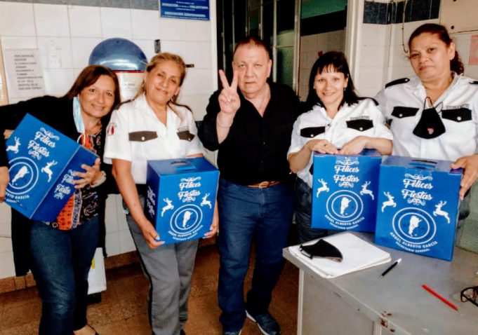 SEGURIDAD PRIVADA: Delegados de UPSRA entregan CAJAS NAVIDEÑAS a afiliados y gente humilde.