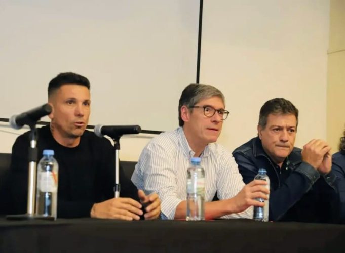 FUERZA ARGENTINA presentó en AERONAVEGANTES el libro de Juan Manuel ABAL MEDINA «CONOCER A PERON»