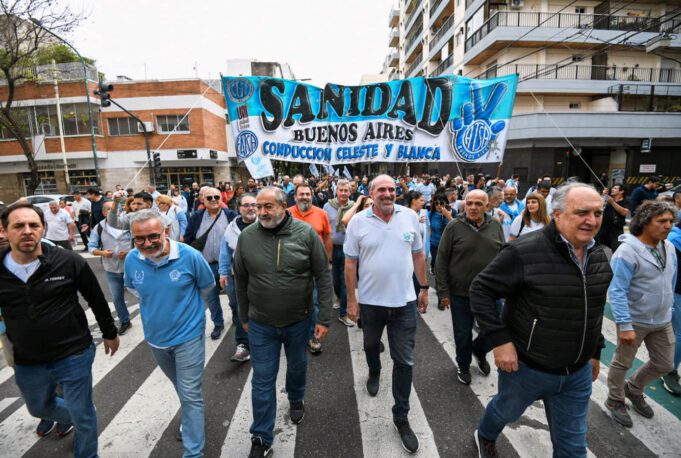 FATSA: SANIDAD MOVILIZÓ y PARÓ por los jubilados, trabajadores, paritarias sin techo y basta de ajuste